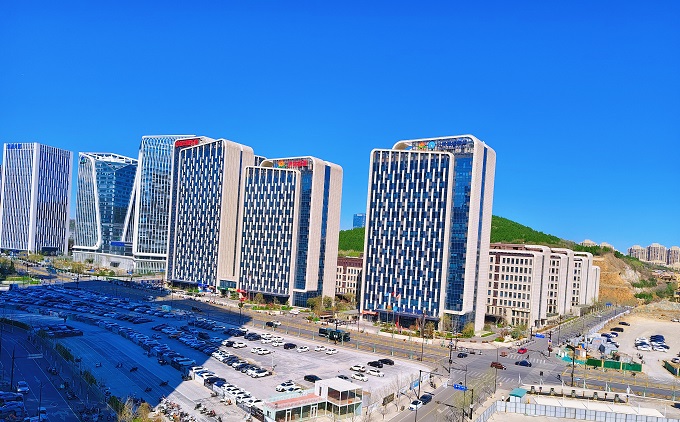 人工智能赋能智慧养老：应对老龄化挑战的创新路径